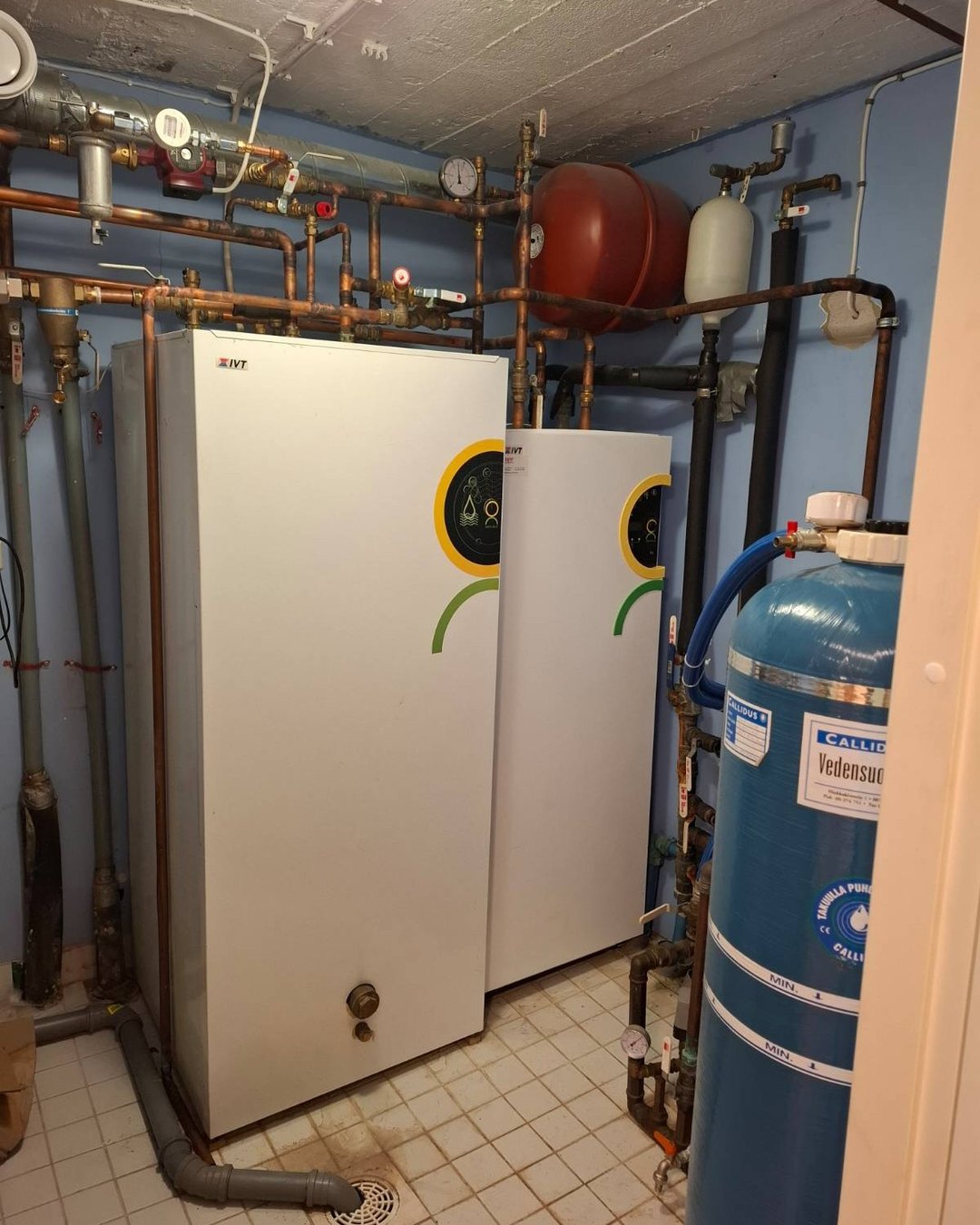 IVT Greenline E16 maalämpöpumppu ennen vaihtoa teknisessä tilassa